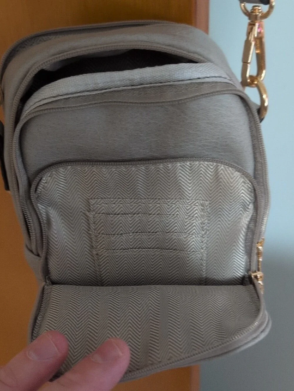 Jen & Co compact gray
